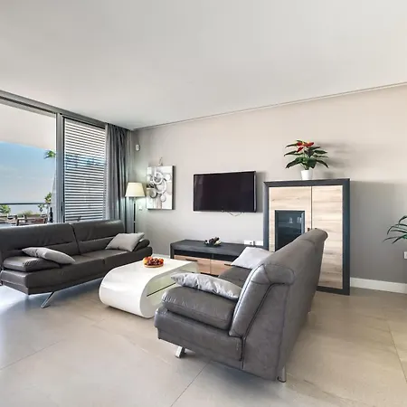 Apartment Edge Beachfront 2br - 3 Pools, 1 Heated, Spa, Gym, Cowork *