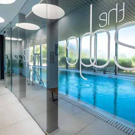 Edge Beachfront 2br - 3 Pools, 1 Heated, Spa, Gym, Cowork Apartment *