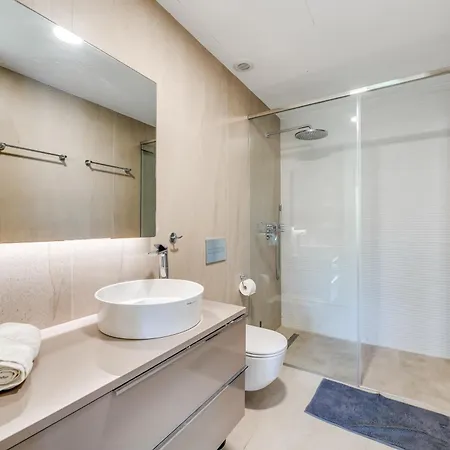 Edge Beachfront 2br - 3 Pools, 1 Heated, Spa, Gym, Cowork Apartment *